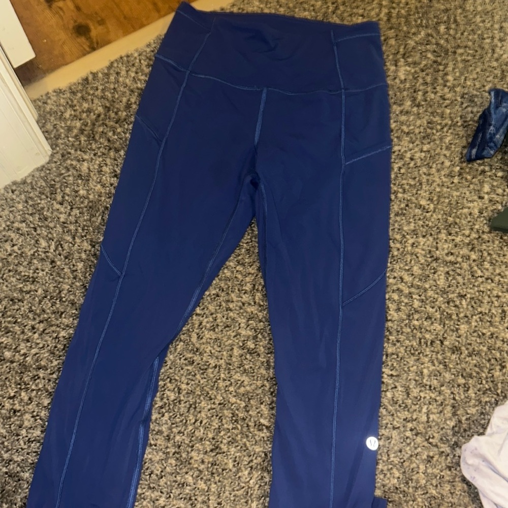 Lululemon pants. Not sure which ones these are but they are in perfect condition